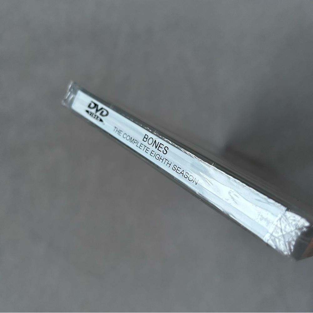 Bones ~ The Complete Eighth Season ~ DVD ~ Brand New! - Picture 3 of 3